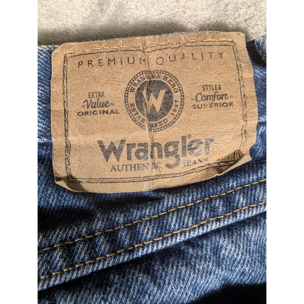 Wrangler Men's 34x30 Medium Wash Straight Leg Blue Denim Authentic Workwear Jean - Picture 10 of 13